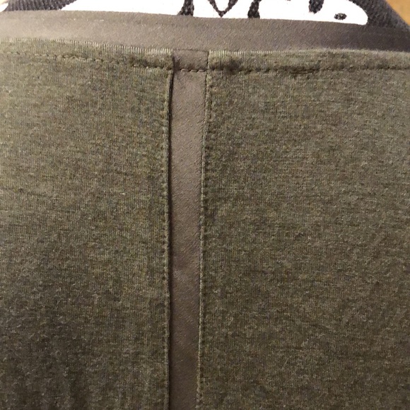 WHBM Satin vert stripe back, double ribbon trim v-neck long-sleeved comfy top - Picture 4 of 8